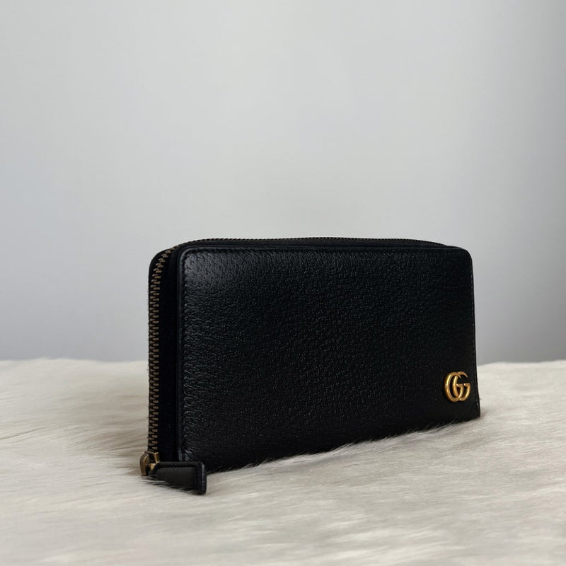Gucci Signature Double G Black Leather Zip Compartment Long Wallet Excellent