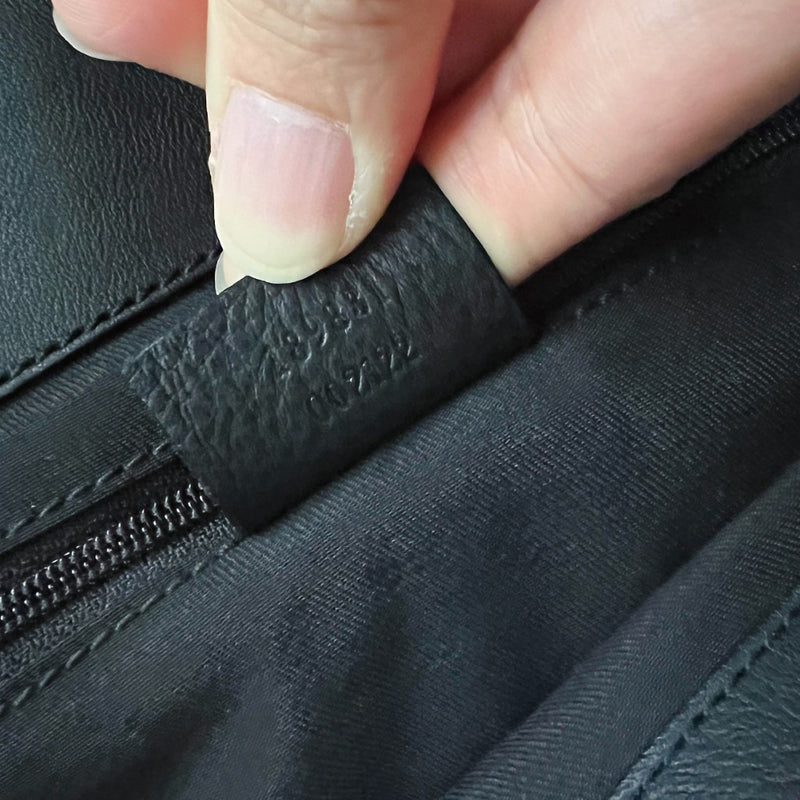 Gucci Black Leather Front Ring Detail Shoulder Bag Excellent