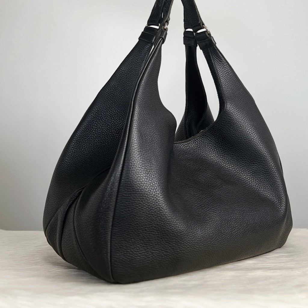 Bottega Veneta Signature Black Intrecciato Detail Hobo Shoulder Bag