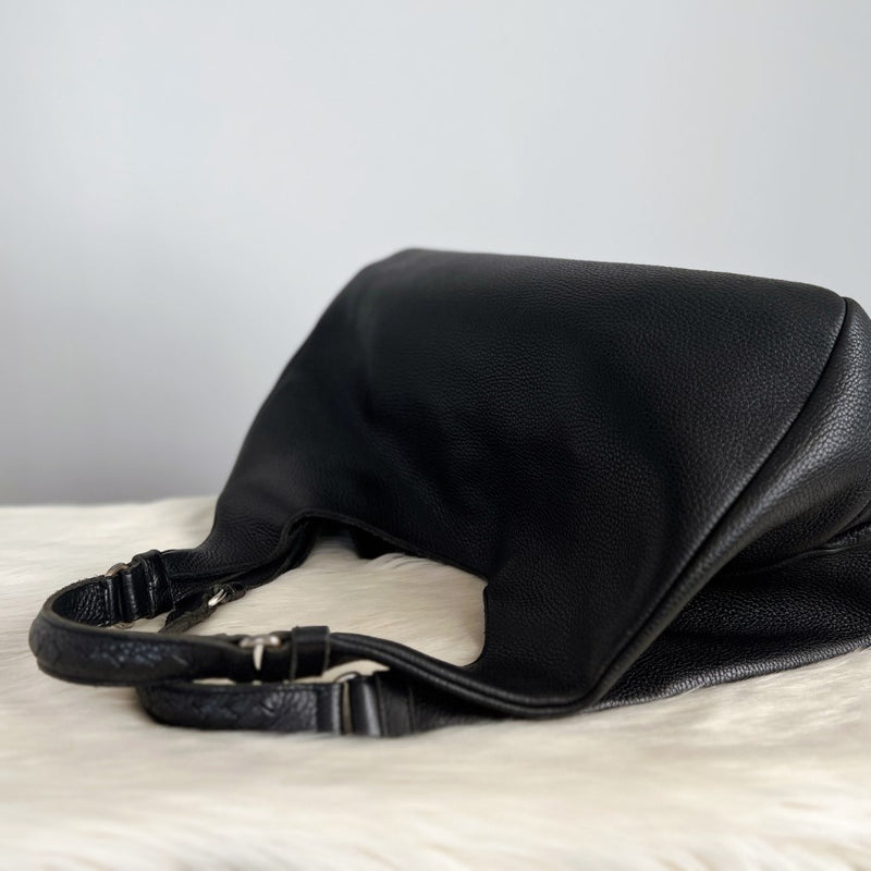Bottega Veneta Signature Black Intrecciato Detail Hobo Shoulder Bag Excellent
