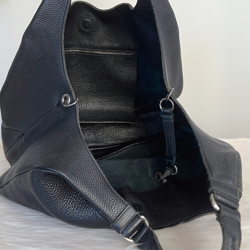 Bottega Veneta Signature Black Intrecciato Detail Hobo Shoulder Bag