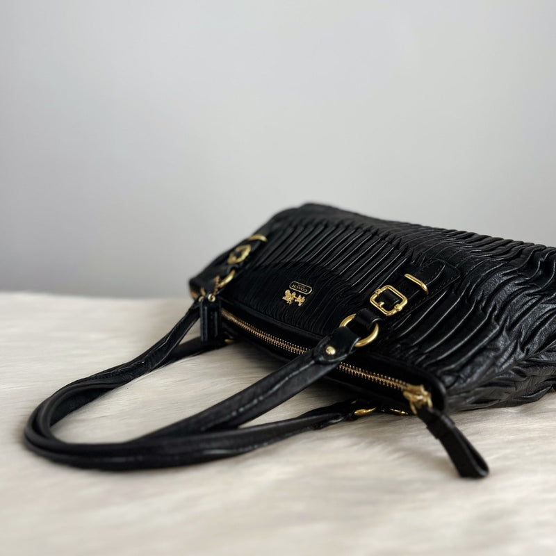 Coach small black on sale leather shoulder bag