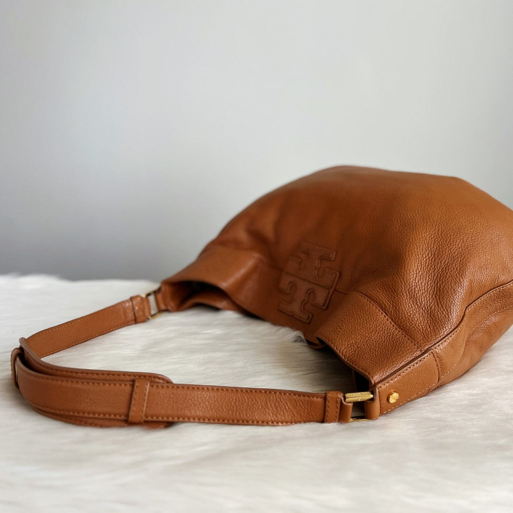 Tory Burch Caramel Leather Front Logo Slouchy Shoulder Bag Excellent