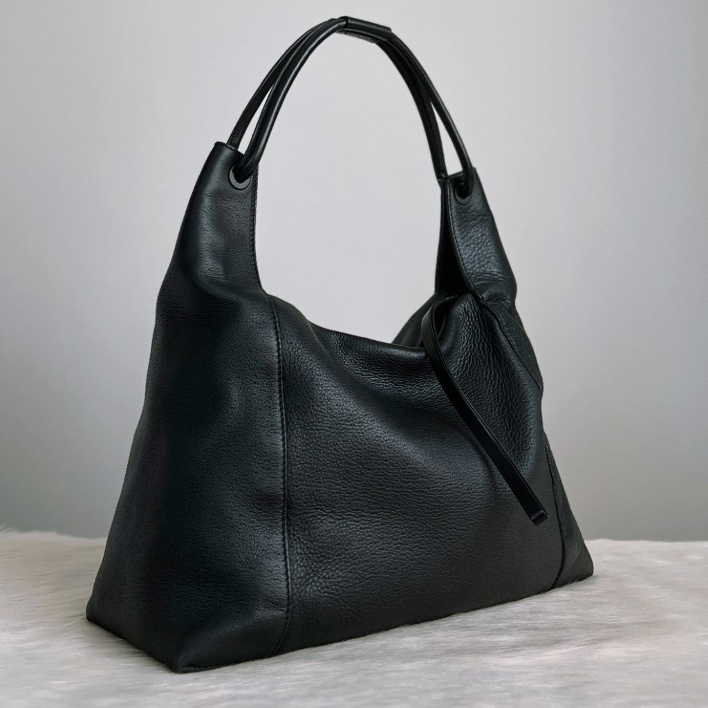 Gucci Black Leather Slouchy Career Shoulder Bag