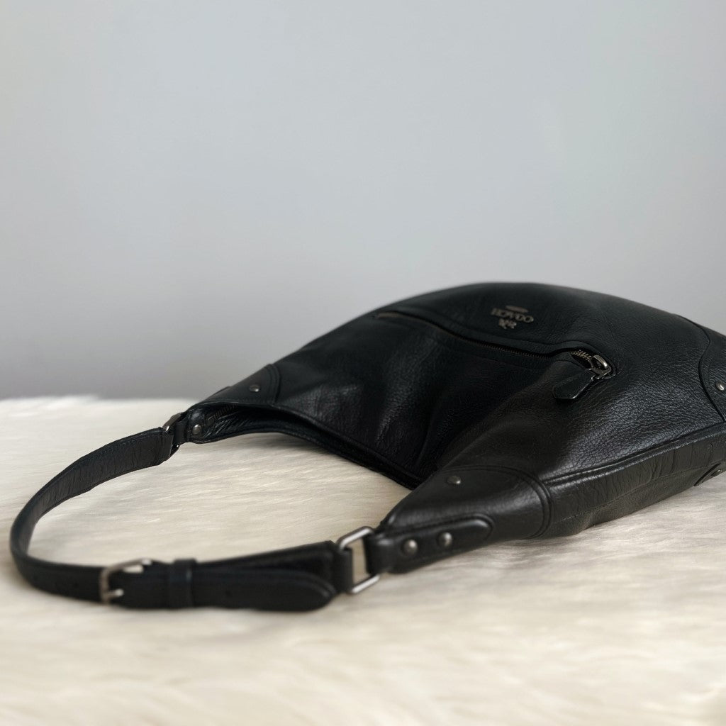 Coach Black Leather Front Zip Pocket Half Moon Shoulder Bag Excellent