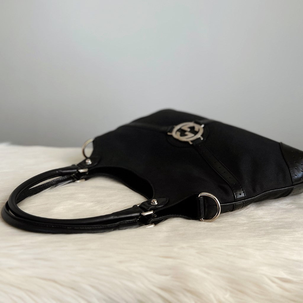 Gucci Black Signature Doubek G Career Shoulder Bag