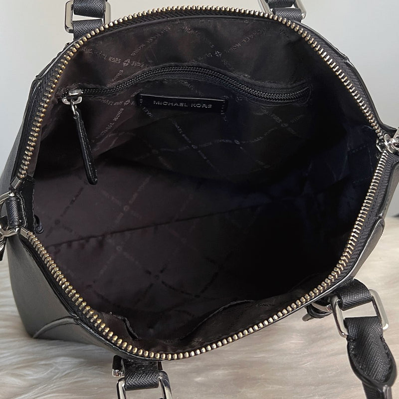 Michael Kors Black Leather Front Logo Boston 2 Way Shoulder Bag Like New