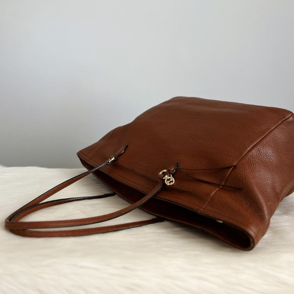 Gucci Brown Leather Charm Detail Career Shoulder Bag