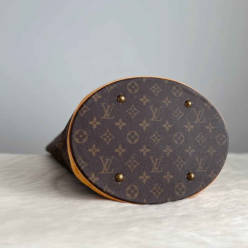 Louis Vuitton Signature Monogram Bucket GM Shoulder Bag – Luxury Trade