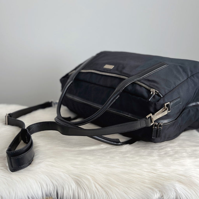 Gucci Black Front Logo Weekend Travel Bag