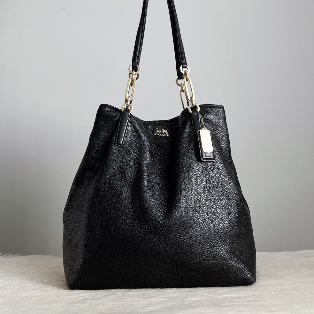 Coach Black Leather Chain Detail Large Shoulder Bag