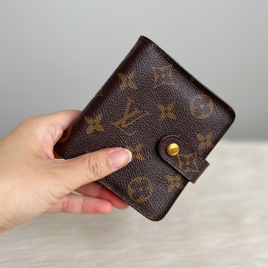 Louis Vuitton Monogram Classic Zip Compartment Wallet