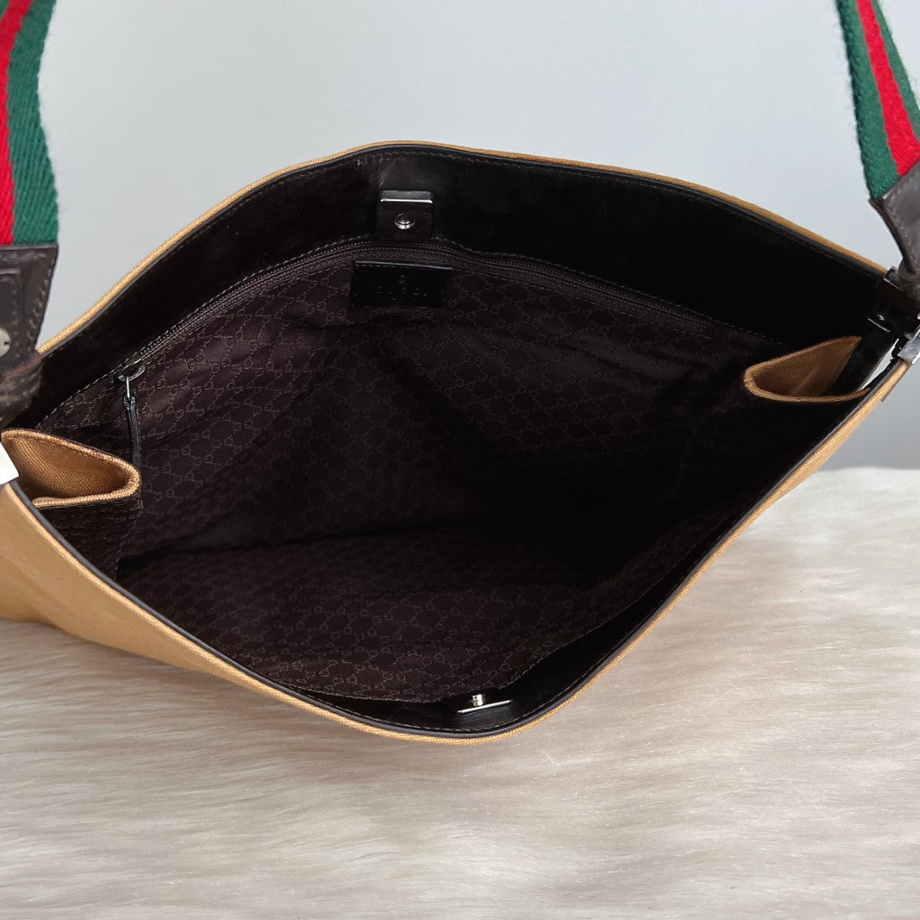 Gucci Leather Trim Front Logo Career Shoulder Bag