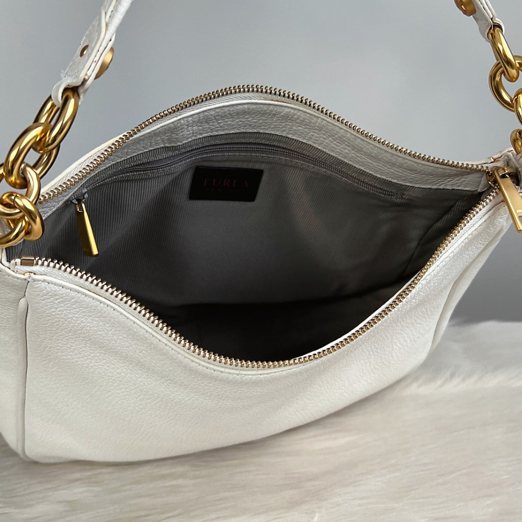 Furla White Leather Chain Detail Slouchy Shoulder Bag