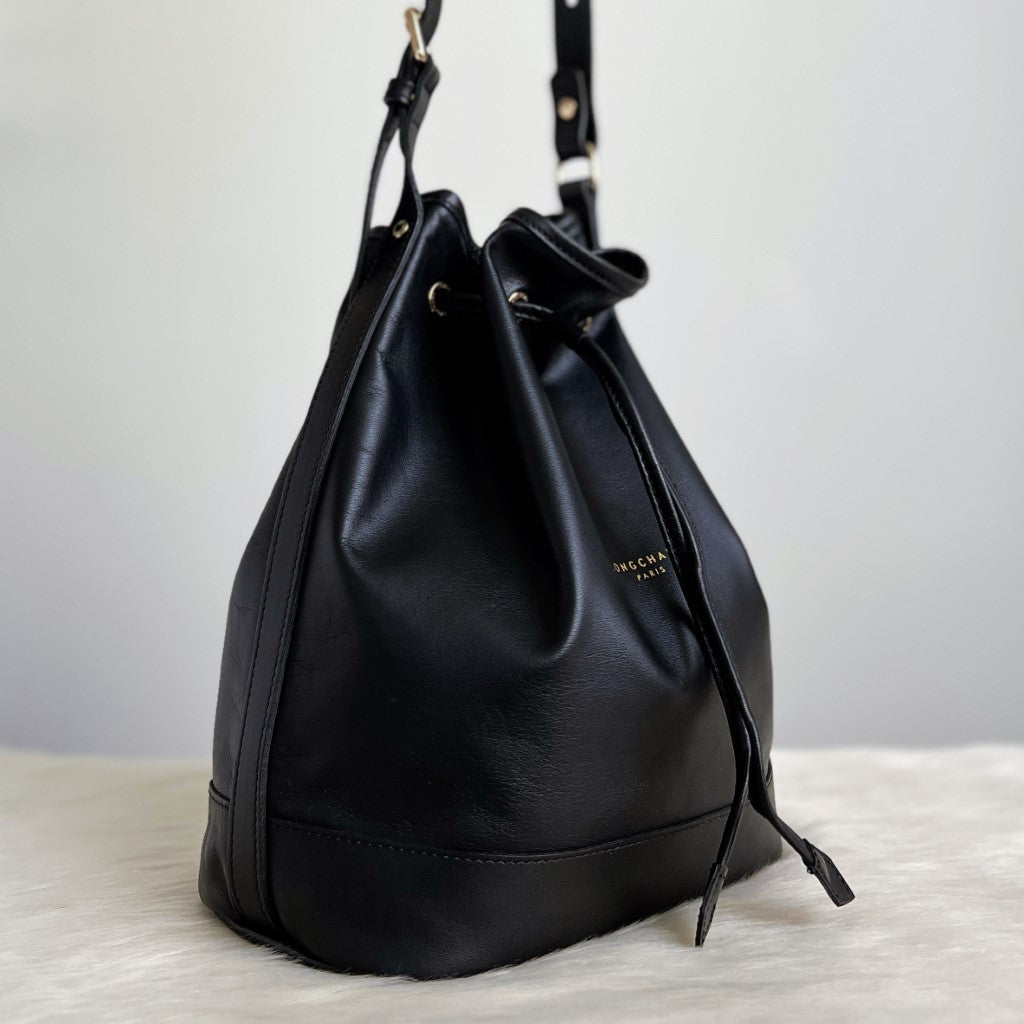 Longchamp Black Leather Drawstring Bucket Shoulder Bag Excellent