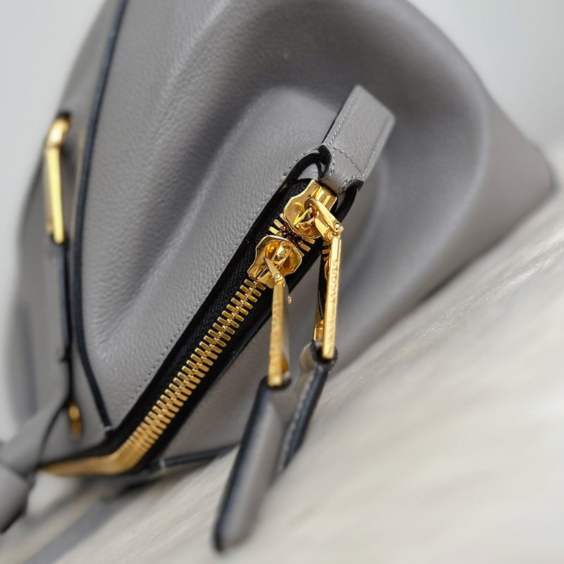 Marc Jacobs Grey Leather Front Detail Large 2 Way Shoulder Bag Excellent