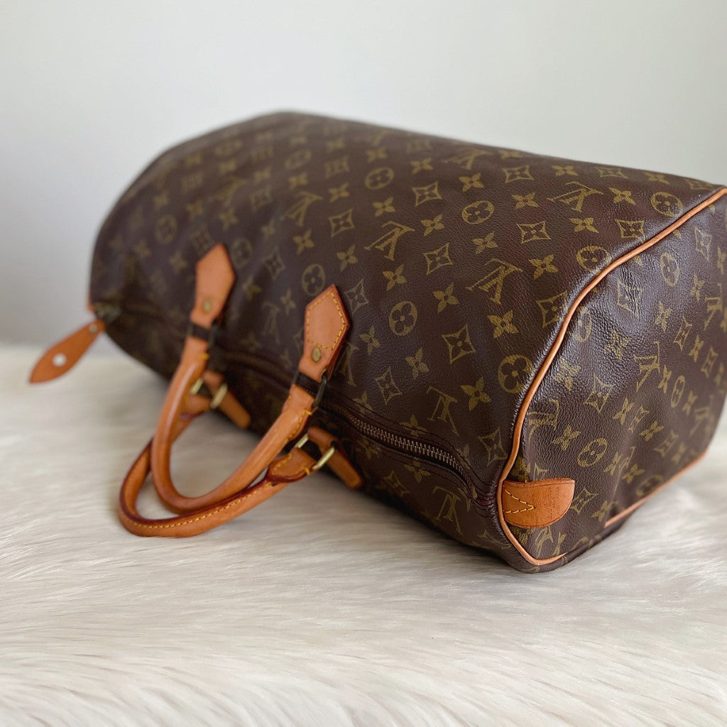 Louis Vuitton Signature Monogram Large Speedy 40 Bag