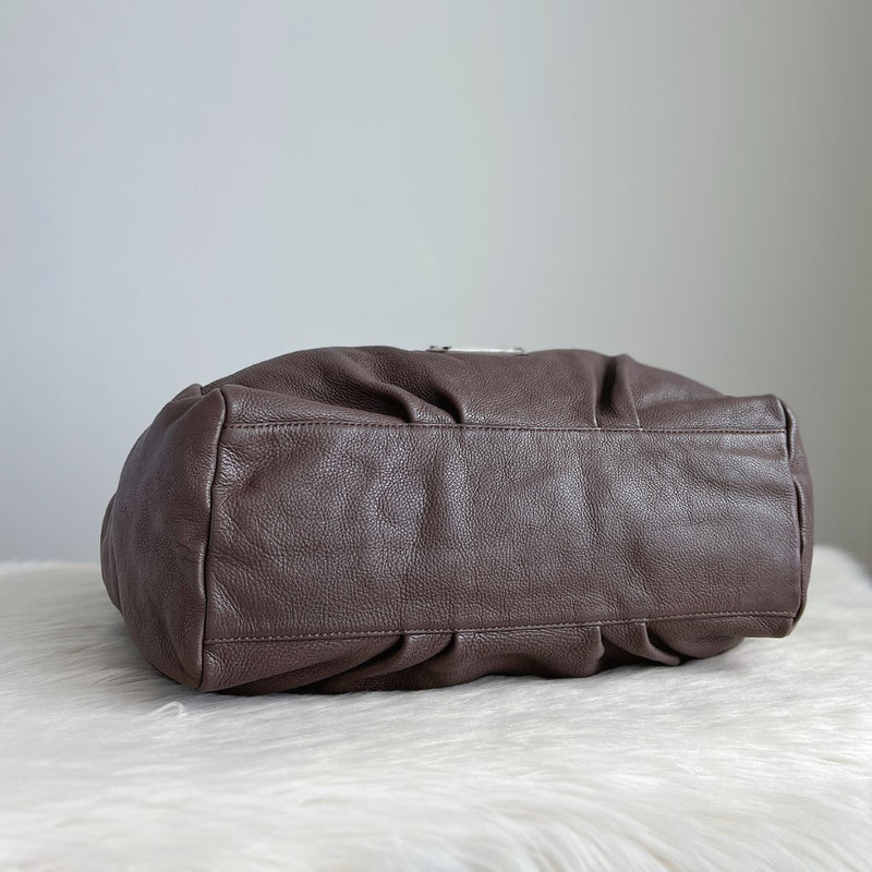 Marc Jacobs Taupe Leather Front Logo Large 2 Way Shoulder Bag Excellent