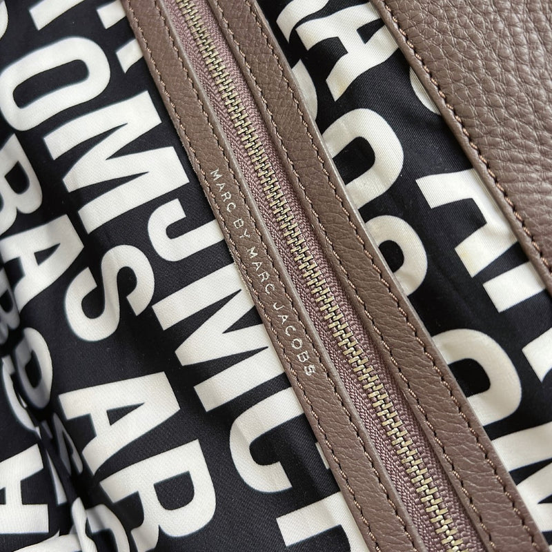 Marc Jacobs Taupe Leather Front Logo Large 2 Way Shoulder Bag Excellent
