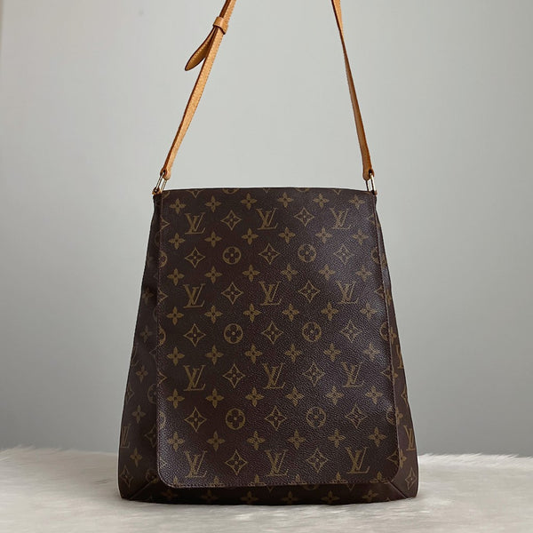 File:Louis Vuitton wallet.jpg - Wikipedia