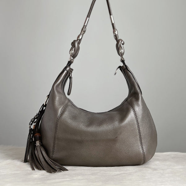 Gucci Metallic Silver Leather Tassel Charm Shoulder Bag