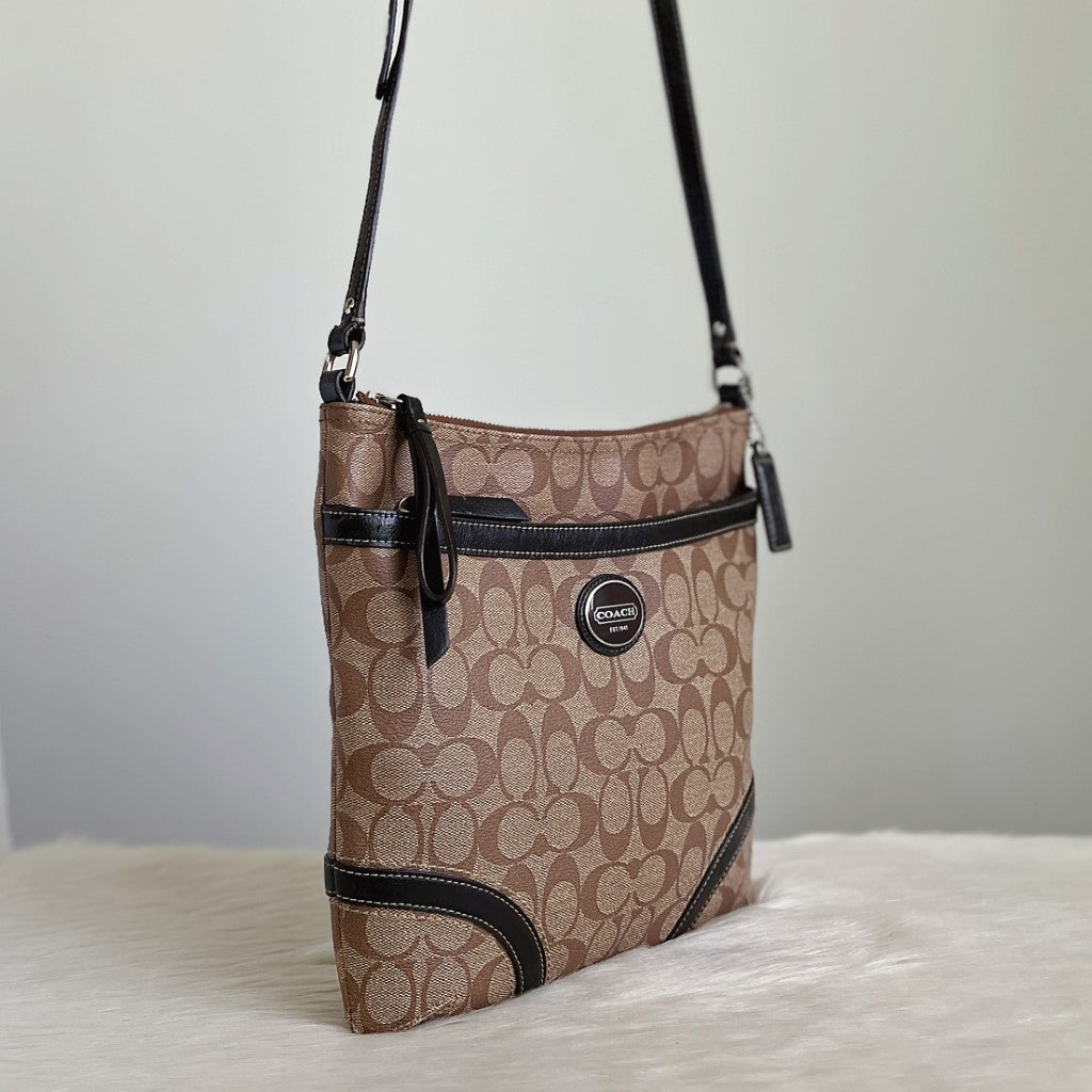 Coach Signature Monogram Messenger Crossbody Shoulder Bag