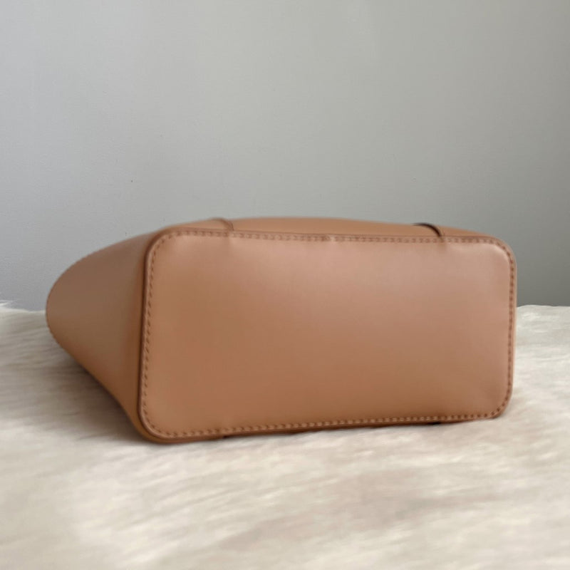 Ralph Lauren Tan Leather Charm Detail 2 Way Shoulder Bag Like New
