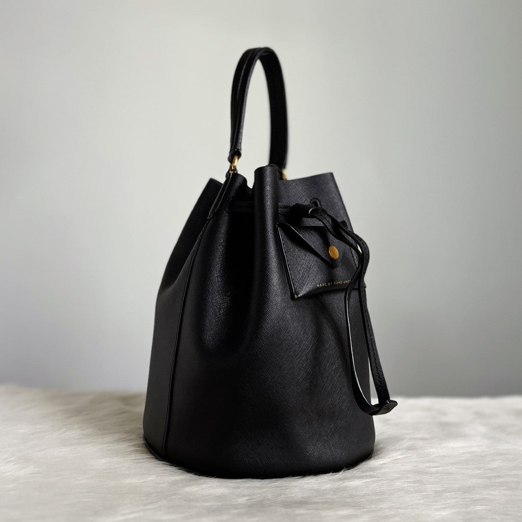 Marc Jacobs Black Leather Bucket Drawstring 2 Way Shoulder Bag Excellent