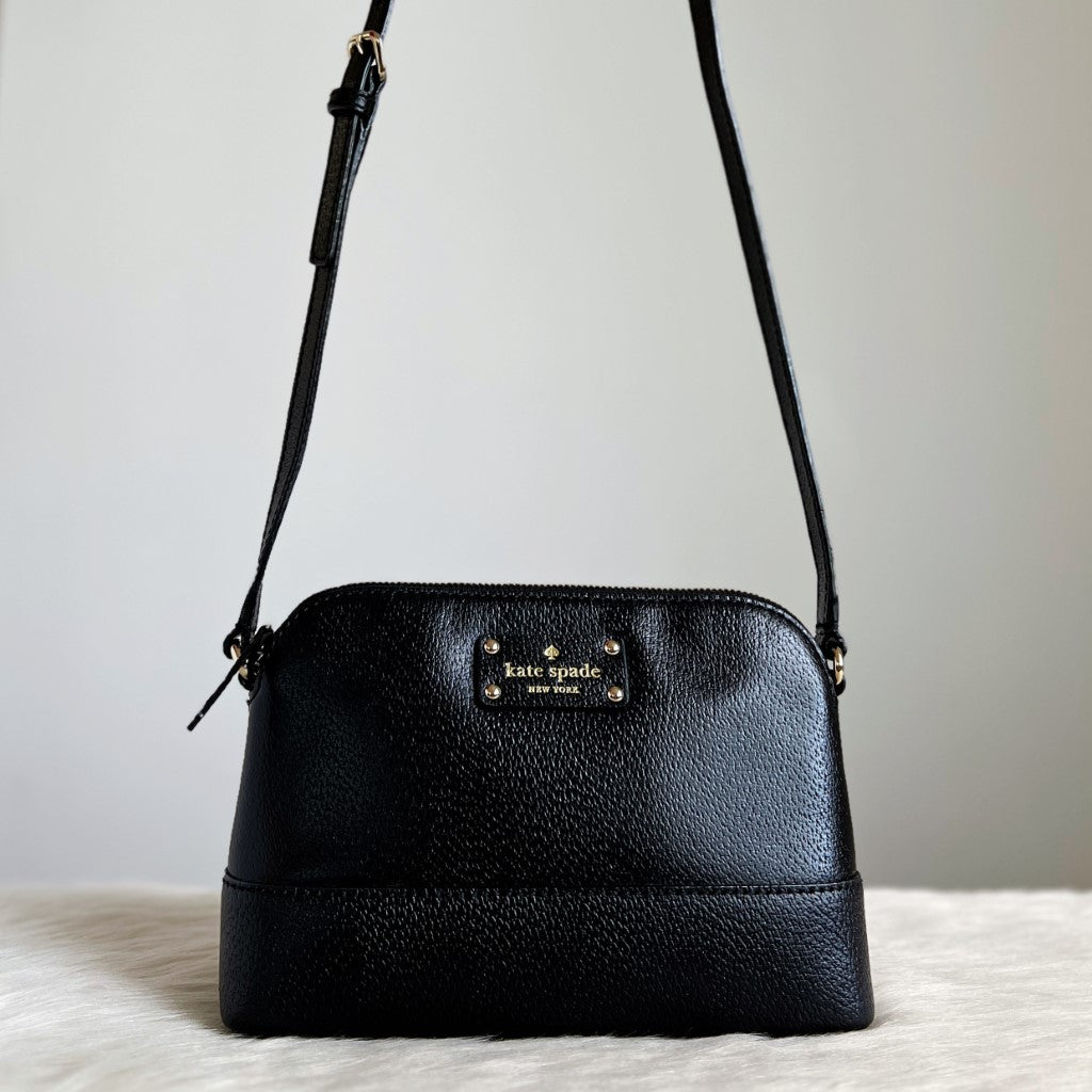 Kate Spade Black Leather Front Logo Crossbody Shoulder Bag Excellent