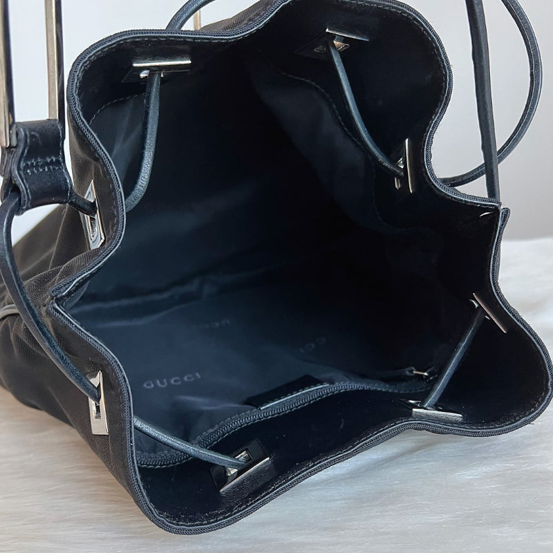 Gucci black discount leather bucket bag