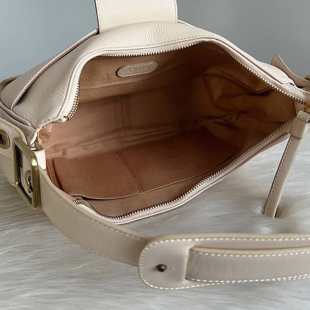 Chloe Beige Leather Signature C Buckle Shoulder Bag Excellent