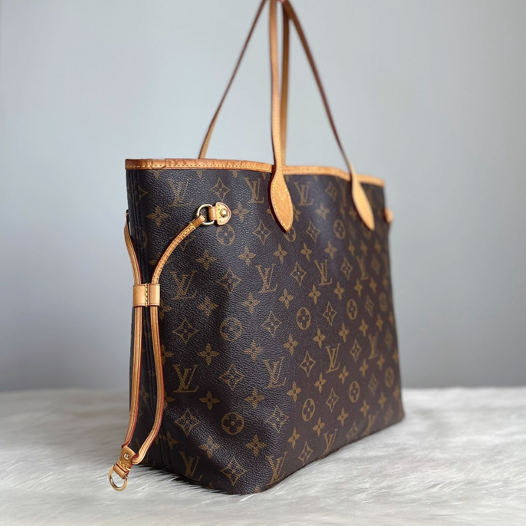 Louis Vuitton Classic Monogram Neverfull MM Shoulder Bag