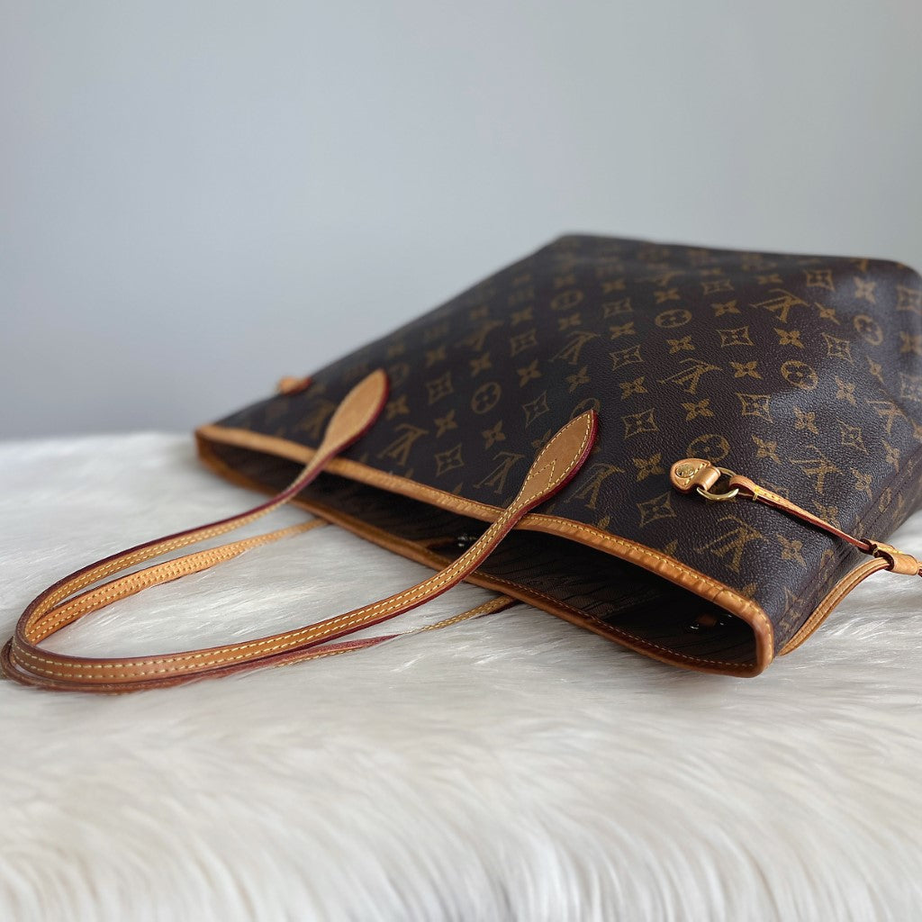 Louis Vuitton Classic Monogram Neverfull MM Shoulder Bag