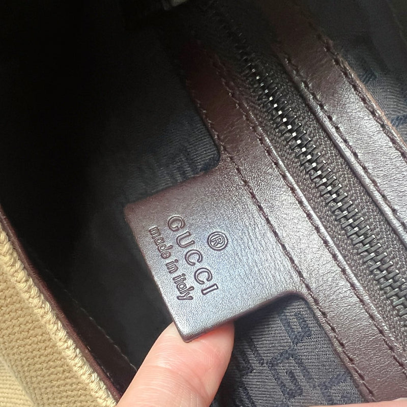 Gucci discount leather tag