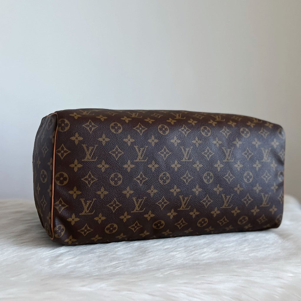 Louis Vuitton Signature Monogram Large Speedy 40 Bag + Lock & Keys