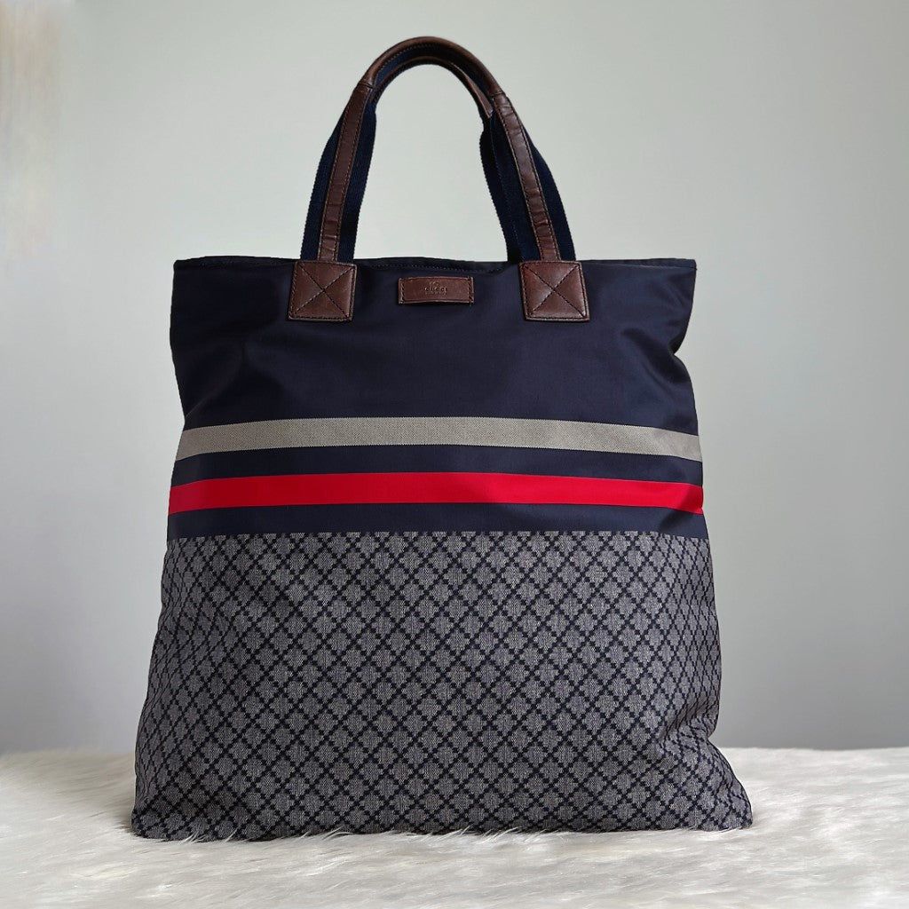 Gucci Front Logo Signature Stripe Oversized Shoulder Tote Bag