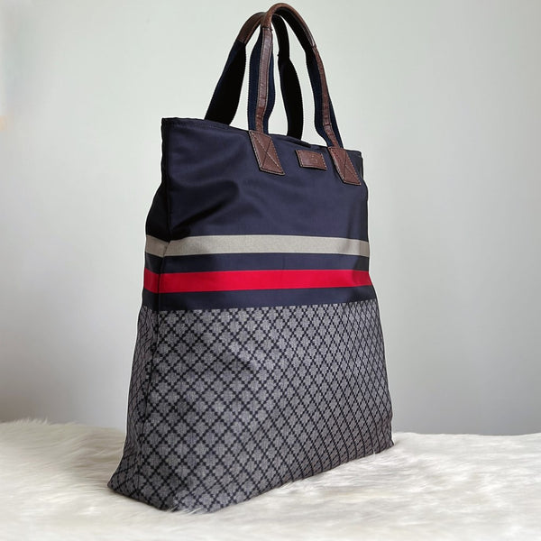 Gucci Front Logo Signature Stripe Oversized Shoulder Tote Bag