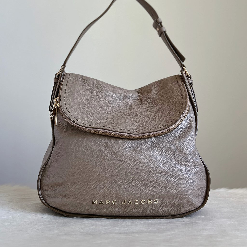 Marc Jacobs Taupe Leather Front Logo Shoulder Bag Excellent