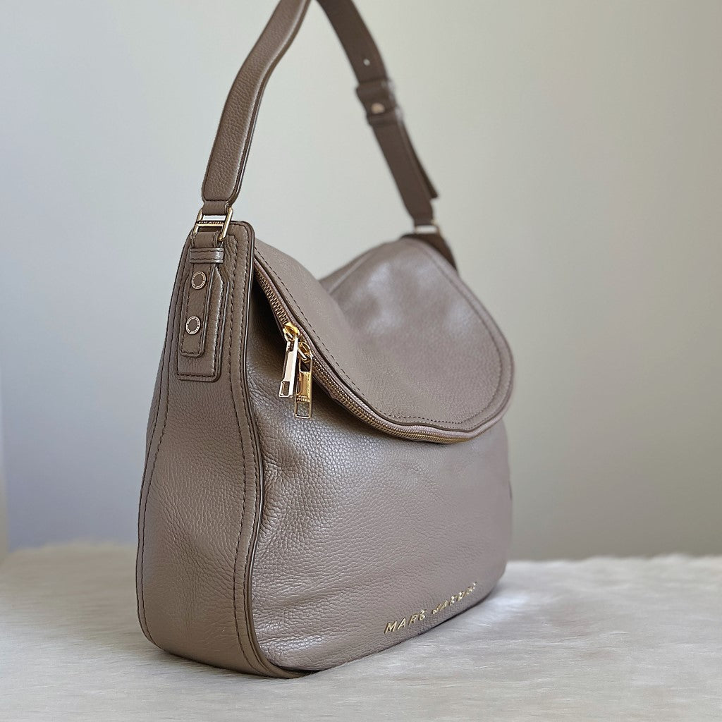 Marc Jacobs Taupe Leather Front Logo Shoulder Bag Excellent