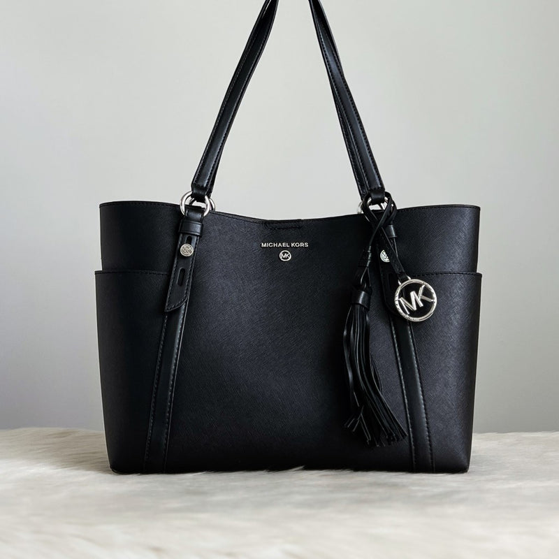 Michael Kors Black Leather MK Tassel Charm Career Shoulder Bag Like New