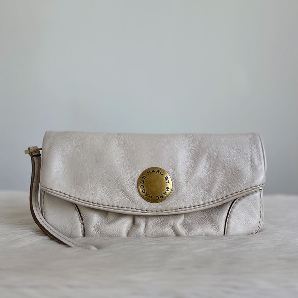 Marc Jacobs Creamy Leather Front Logo Clutch Bag