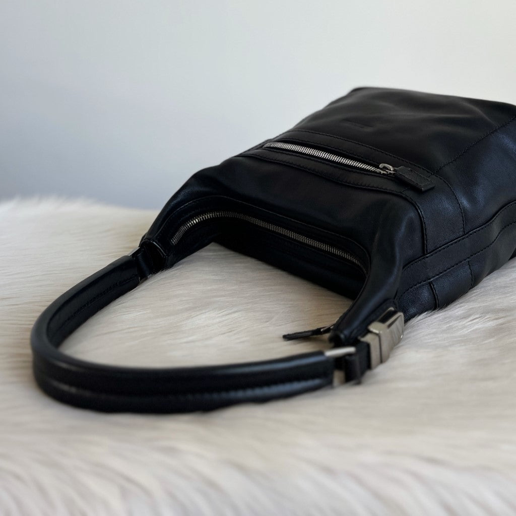 Gucci Classic Black Leather Front Zip Pocket Shoulder Bag