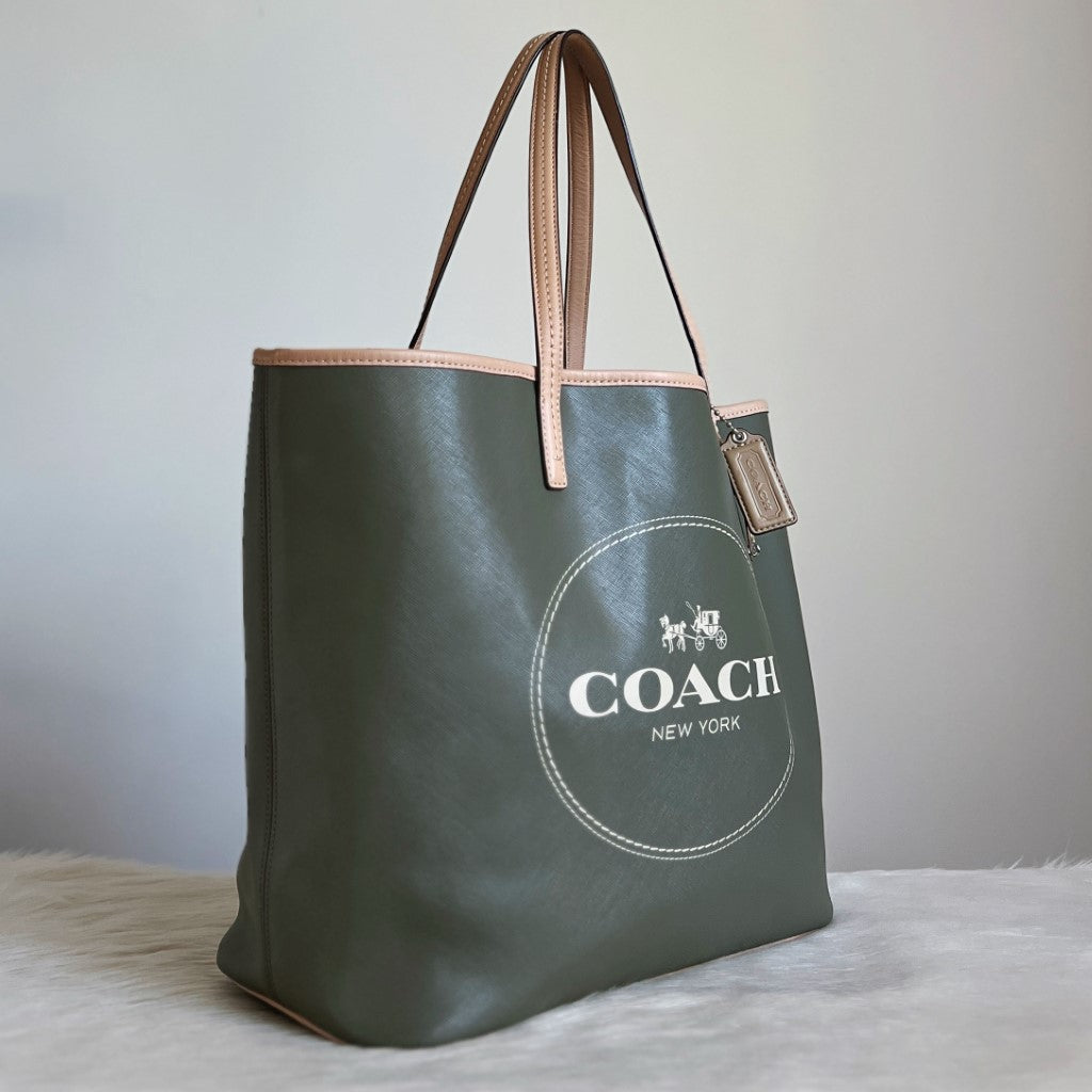 Coach Olive Front Logo Charm Detail Large Shoulder Bag Excellent