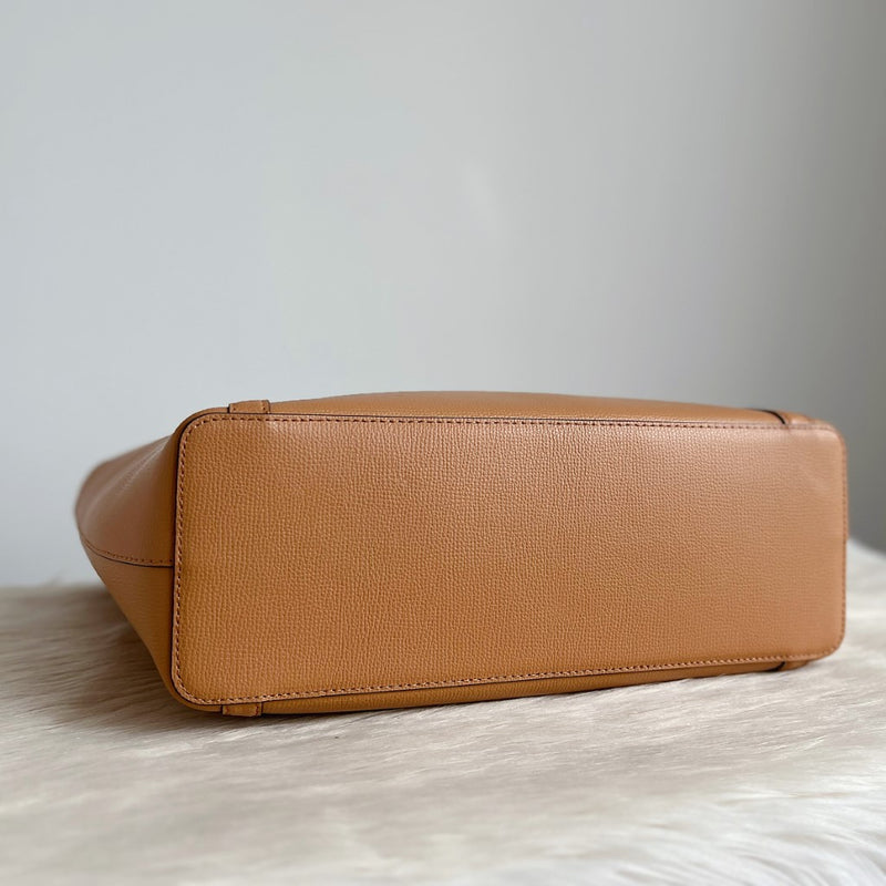 Kate Spade Caramel Leather Charm Detail Large Shoulder Bag Excellent