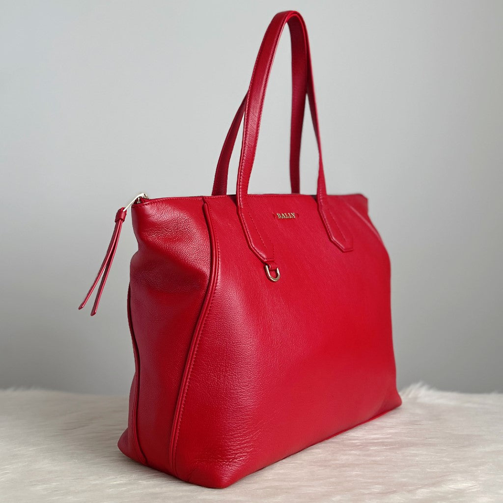 Bally Red Leather Front Logo Classic Shoulder Bag Excellent