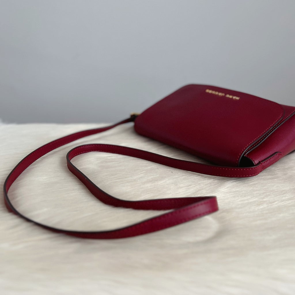 Marc Jacobs Maroon Leather Front Logo Zip Flap Crossbody Shoulder Bag Excellent