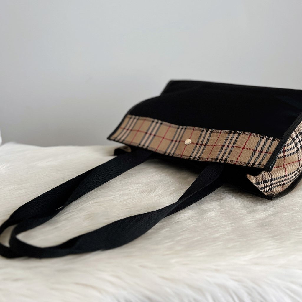 Burberry Signature Check Print Patchwork Shoulder Bag