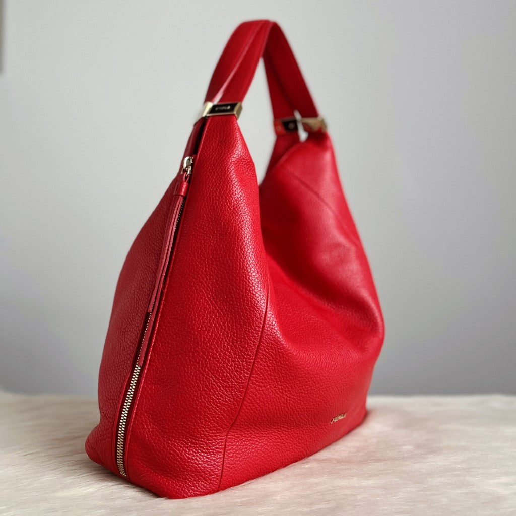 Furla Red Leather Slouchy Side Zip Detail Shoulder Bag Excellent