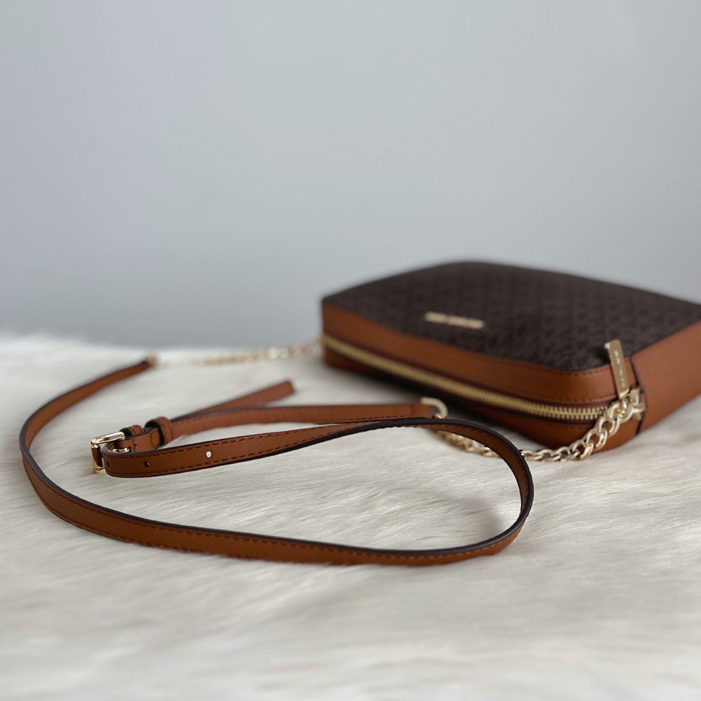 MICHAEL KORS BROWN CROSSBODY “LIKE selling NEW”