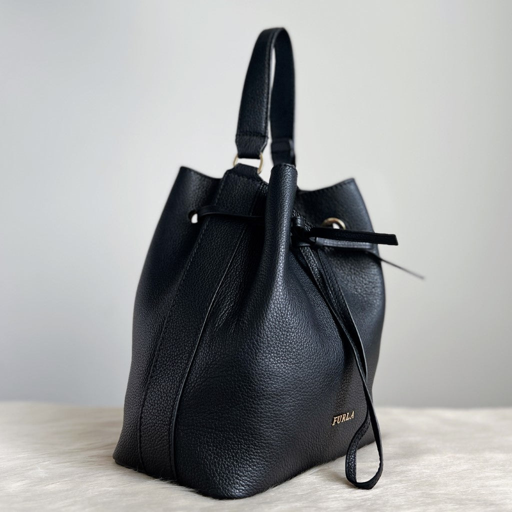 Furla Black Leather Drawstring Bucket 2 Way Shoulder Bag Excellent